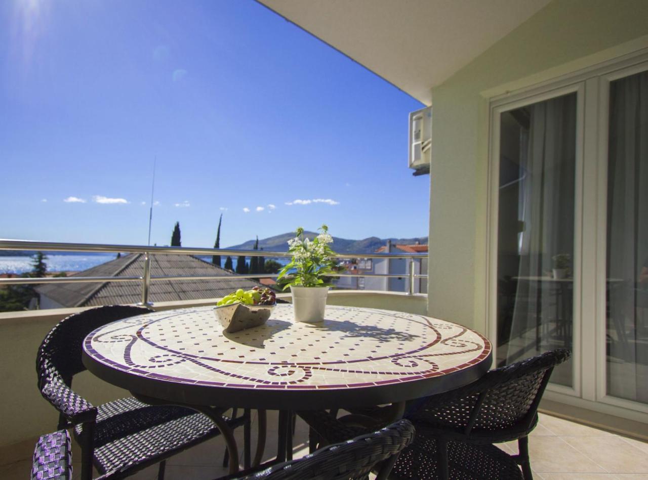 Apartments Paradise Трогір Екстер'єр фото