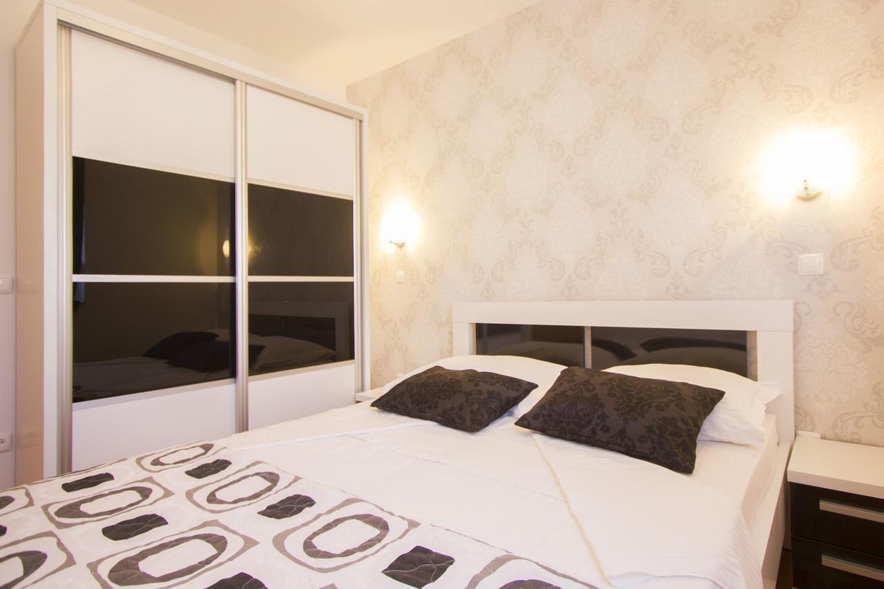Apartments Paradise Трогір Екстер'єр фото