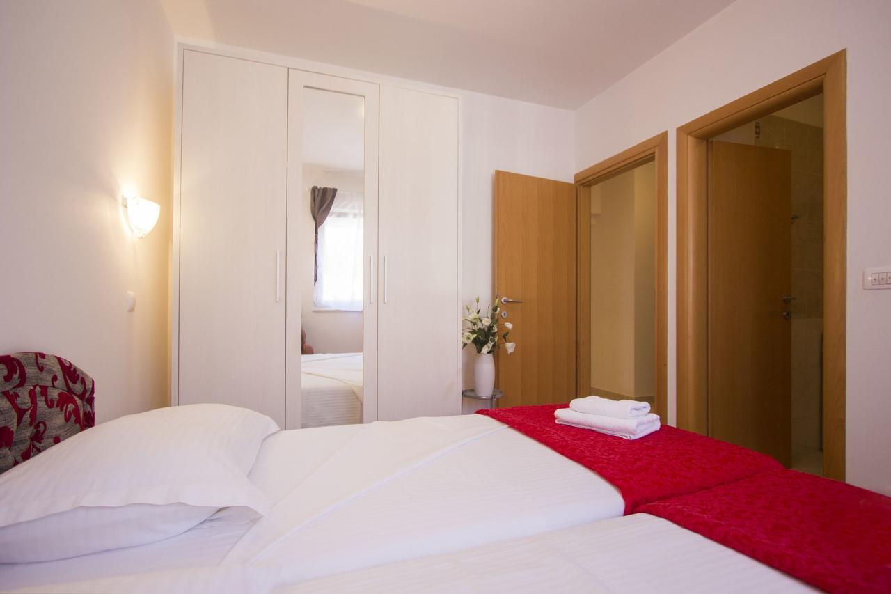Apartments Paradise Трогір Екстер'єр фото