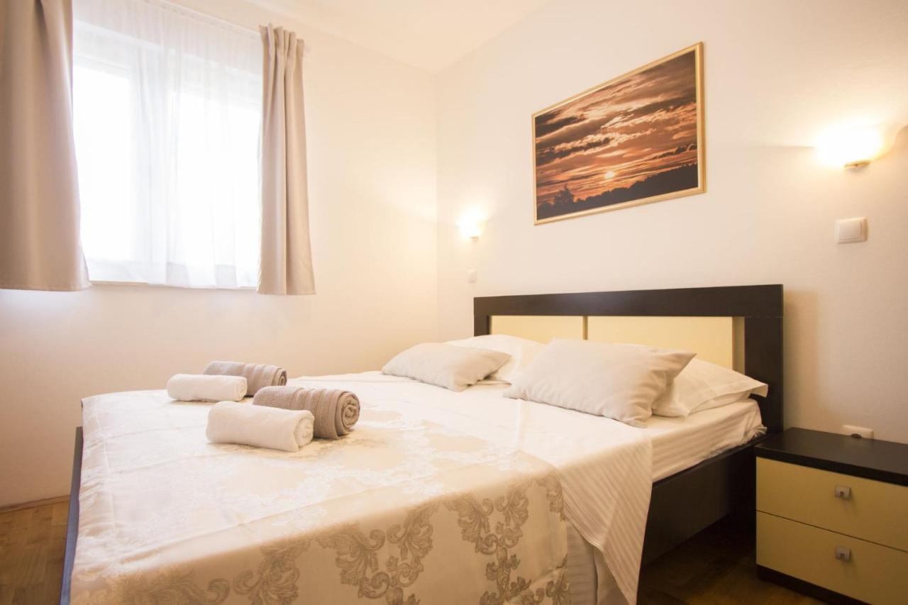Apartments Paradise Трогір Екстер'єр фото