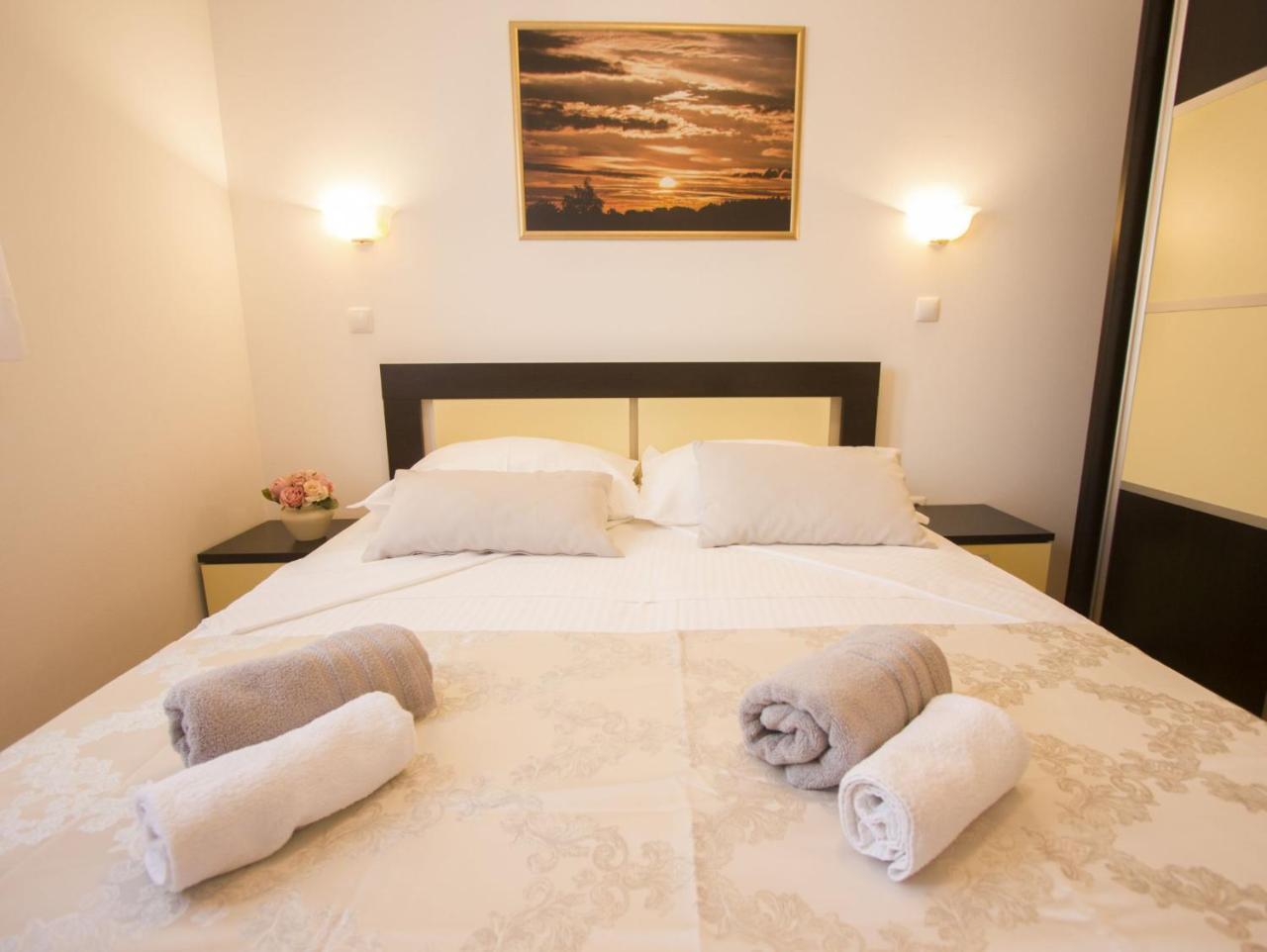 Apartments Paradise Трогір Екстер'єр фото
